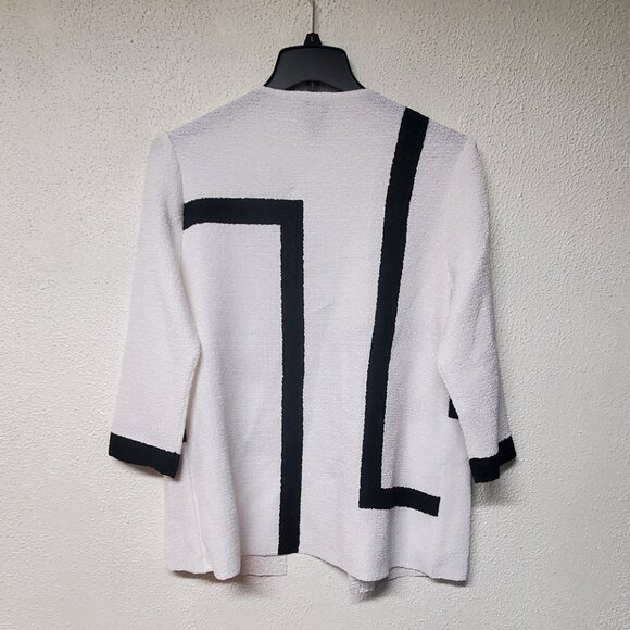 Women's Chico's White and Black Crepe Sweater - Travelers Collection Size 2 - Picture 2 of 4